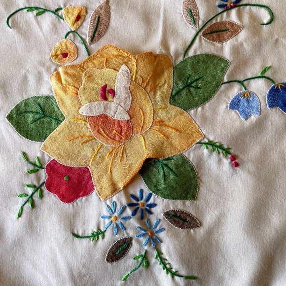 Linen embroidery tray mats with napkins, New, set of two. - Picture 3 of 5